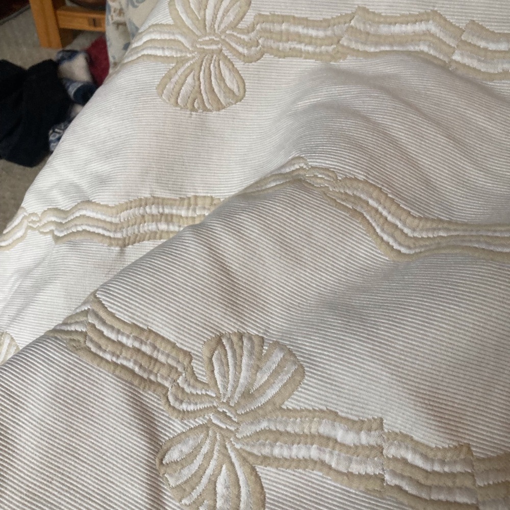 Yves Delorme of Paris Full Coverlet with two standard shams